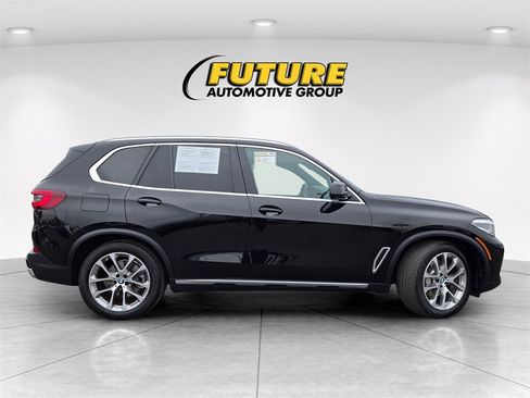 Used 2022 BMW X5 xDrive40i w/ Parking Assistance Package image 3