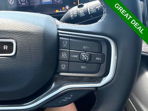 Used 2023 Jeep Wagoneer 4WD w/ Premium Group I image 25