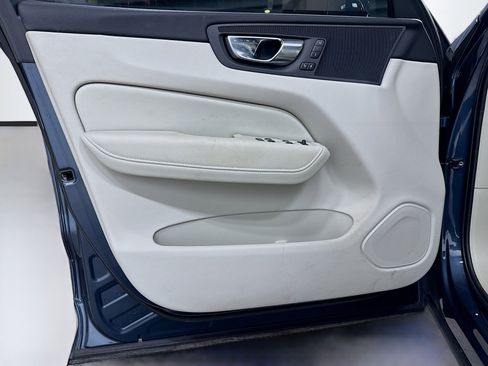 Used 2021 Volvo XC60 T5 Momentum w/ Protection Package Premier image 15