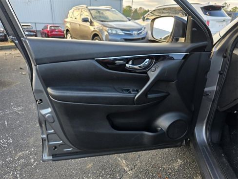 Used 2017 Nissan Rogue Sport SL w/ SL Premium Package image 12