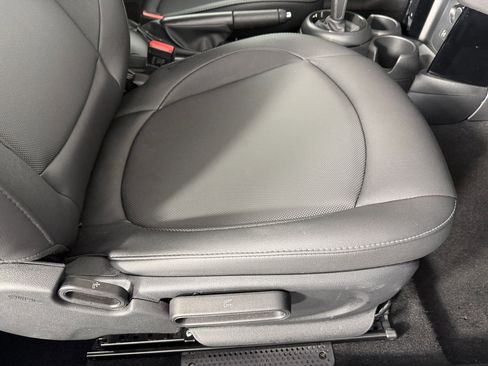 Used 2023 MINI Cooper 2-Door Hardtop image 33