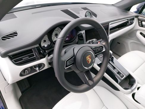 Certified 2026 Porsche Macan image 4