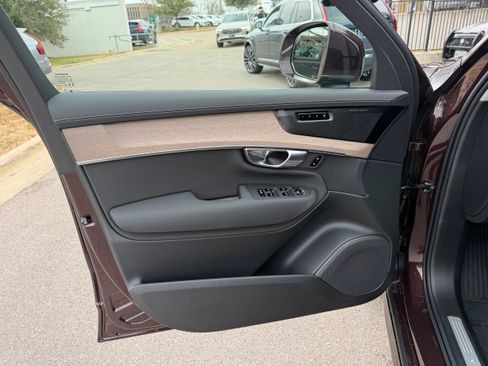 New 2026 Volvo XC90 B6 Plus w/ Protection Package Premier AWD/4WD image 18