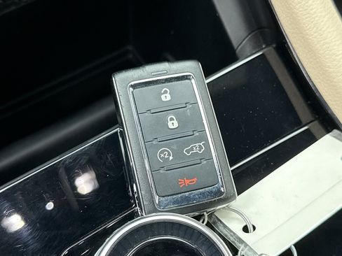 Used 2023 Jeep Grand Cherokee Limited image 23