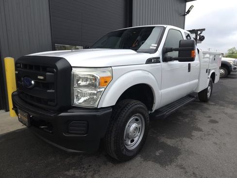 Used 2016 Ford F250 XL w/ Power Equipment Group AWD/4WD image 2