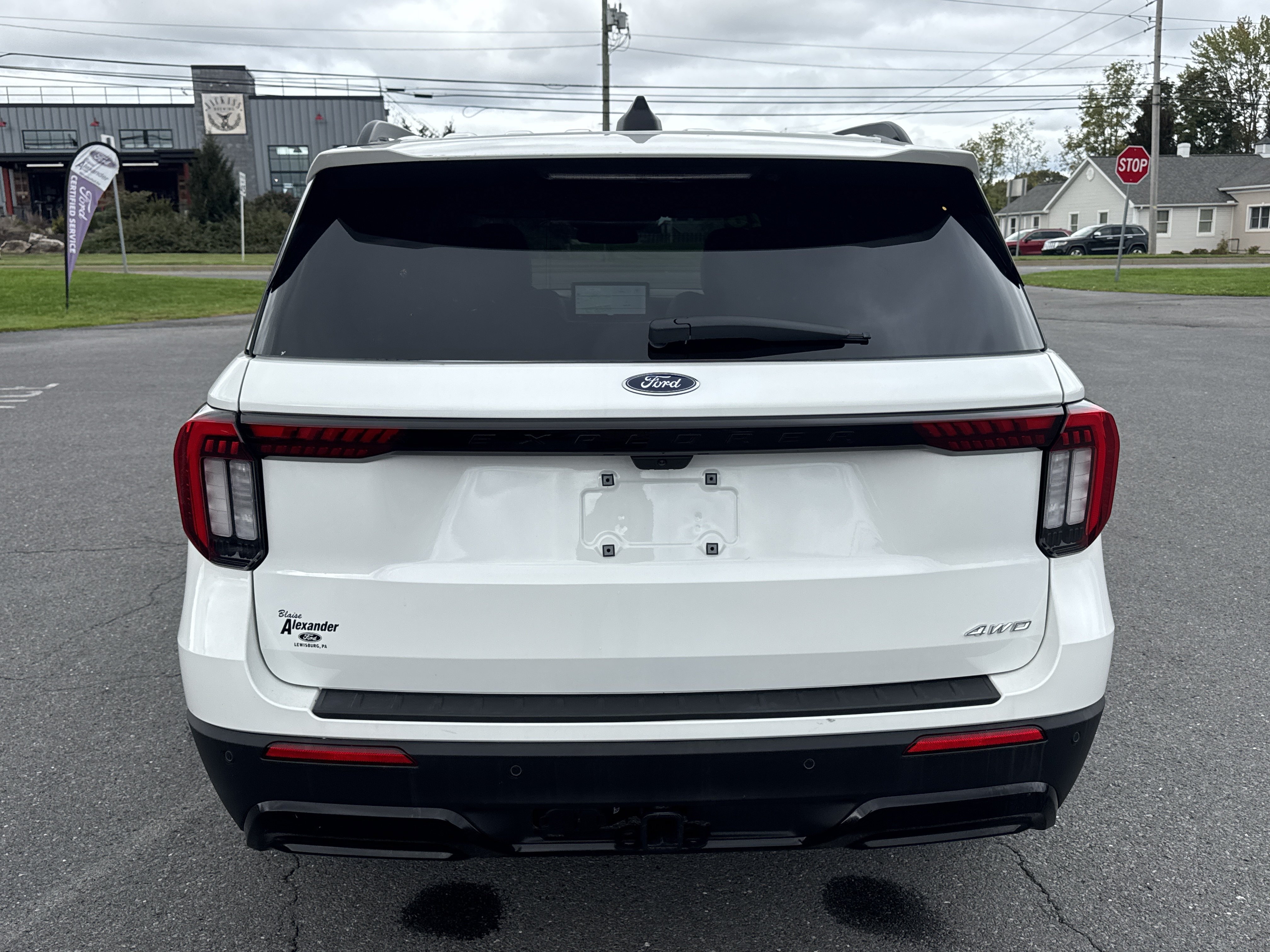 Used 2026 Ford Explorer ST-Line w/ ST-Line Street Pack AWD/4WD image 4