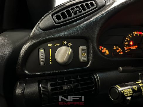Used 1993 Chevrolet Camaro Z28 RWD image 29