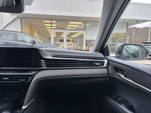 Used 2025 Toyota Camry LE image 34