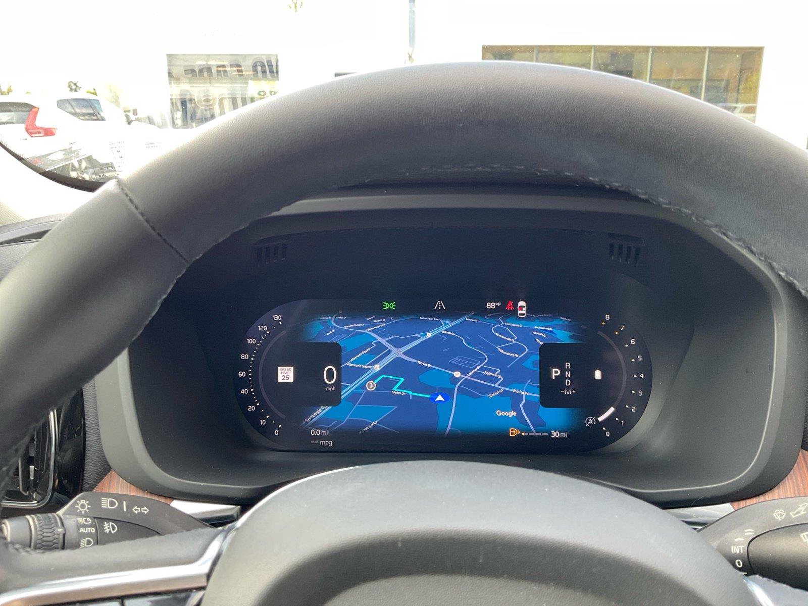 Certified 2023 Volvo XC60 B5 Plus AWD/4WD image 18