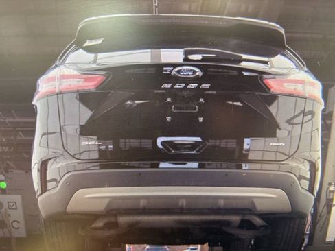 Used 2023 Ford Edge SEL image 8