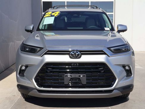 Used 2024 Toyota Grand Highlander FWD image 4