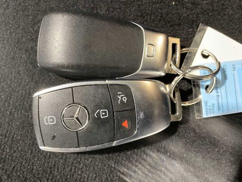 Used 2021 Mercedes-Benz GLC 300 4MATIC image 20