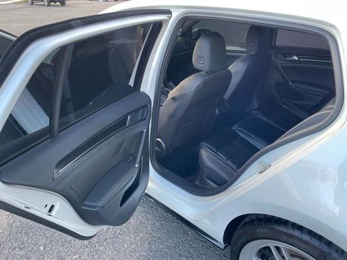 Used 2019 Volkswagen Golf R 4-Door image 18