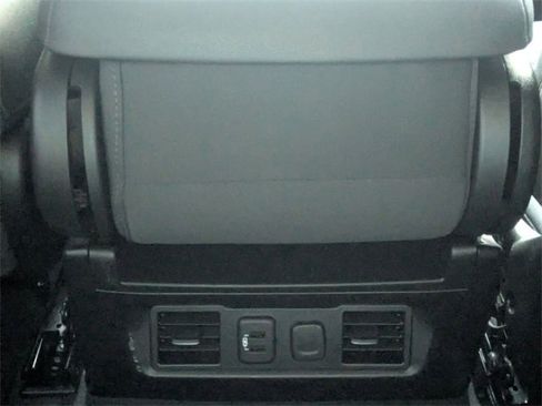 Used 2023 Chevrolet Silverado 2500 LT w/ Convenience Package image 32