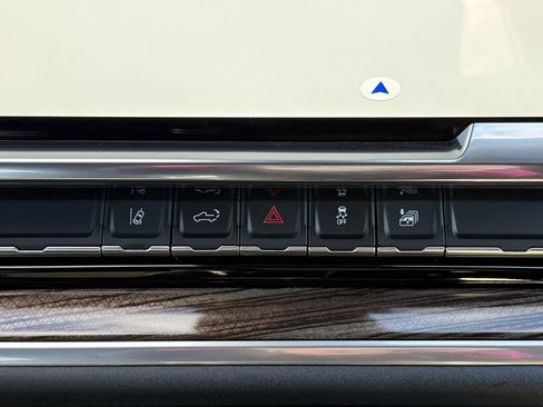 Used 2025 Chevrolet Silverado 3500 LT w/ Convenience Package image 27