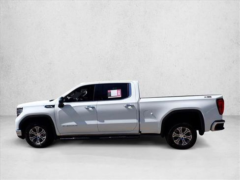 Used 2022 GMC Sierra 1500 SLT w/ X31 Off-Road Package AWD/4WD image 2