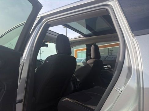 Used 2015 Jeep Cherokee Latitude w/ Comfort/Convenience Group image 30