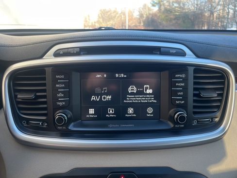 Used 2018 Kia Sorento LX image 19