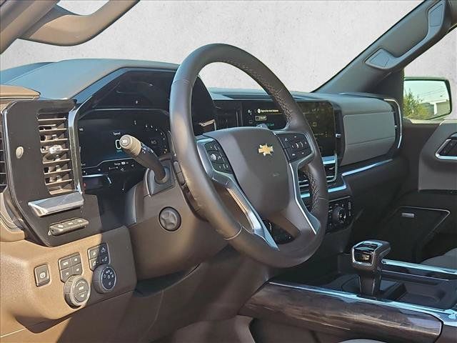 Certified 2025 Chevrolet Silverado 1500 LTZ AWD/4WD image 10