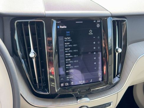 Certified 2023 Volvo XC60 B5 Plus w/ Climate Package image 22