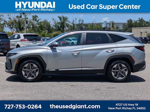 Used 2025 Hyundai Tucson SEL FWD image 2