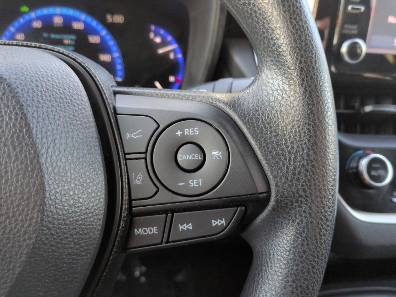 Used 2020 Toyota Corolla LE FWD image 19