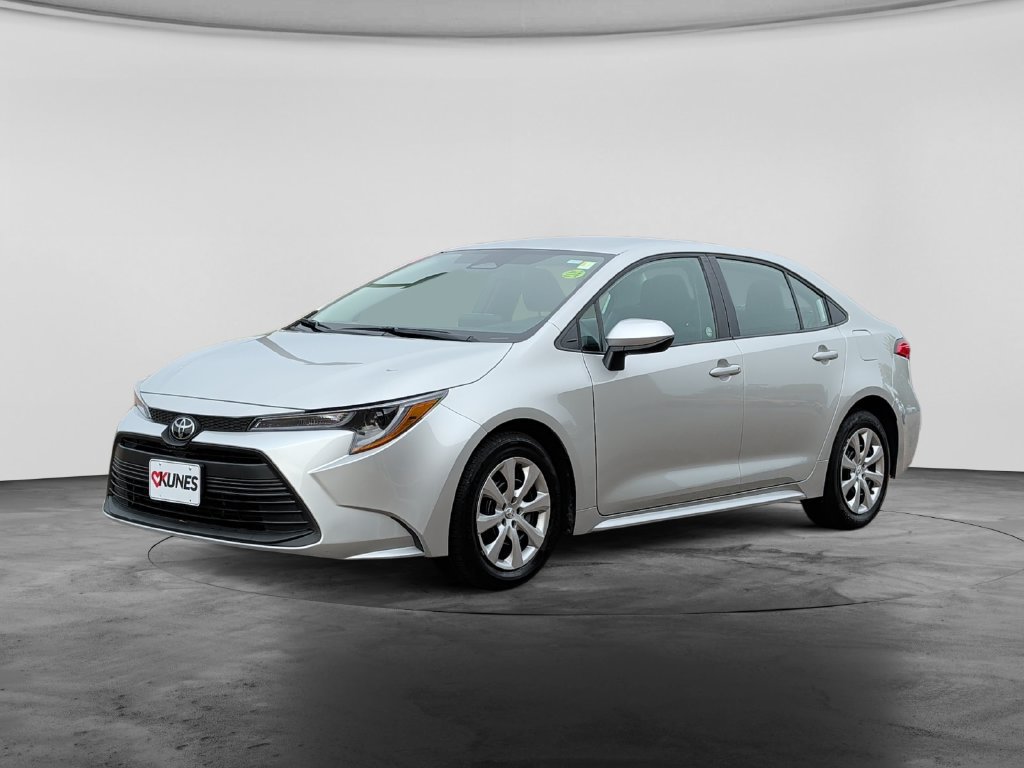 Used 2025 Toyota Corolla LE FWD image 3