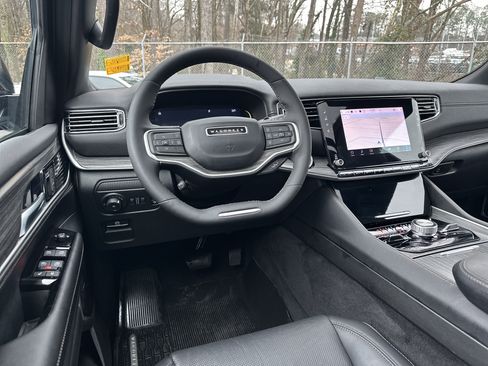 Used 2024 Jeep Wagoneer L Series III w/ Premium Group I image 26