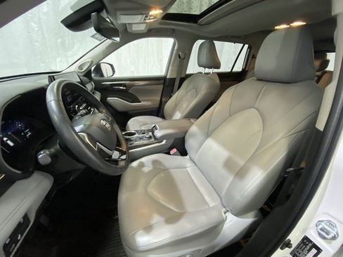 Used 2023 Toyota Highlander Limited image 10