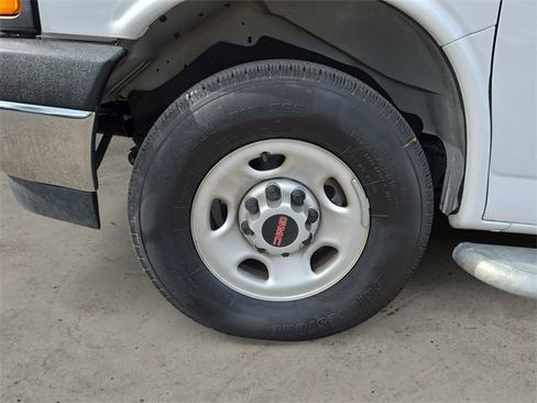 Used 2024 GMC Savana 2500 w/ Driver Convenience Package image 13