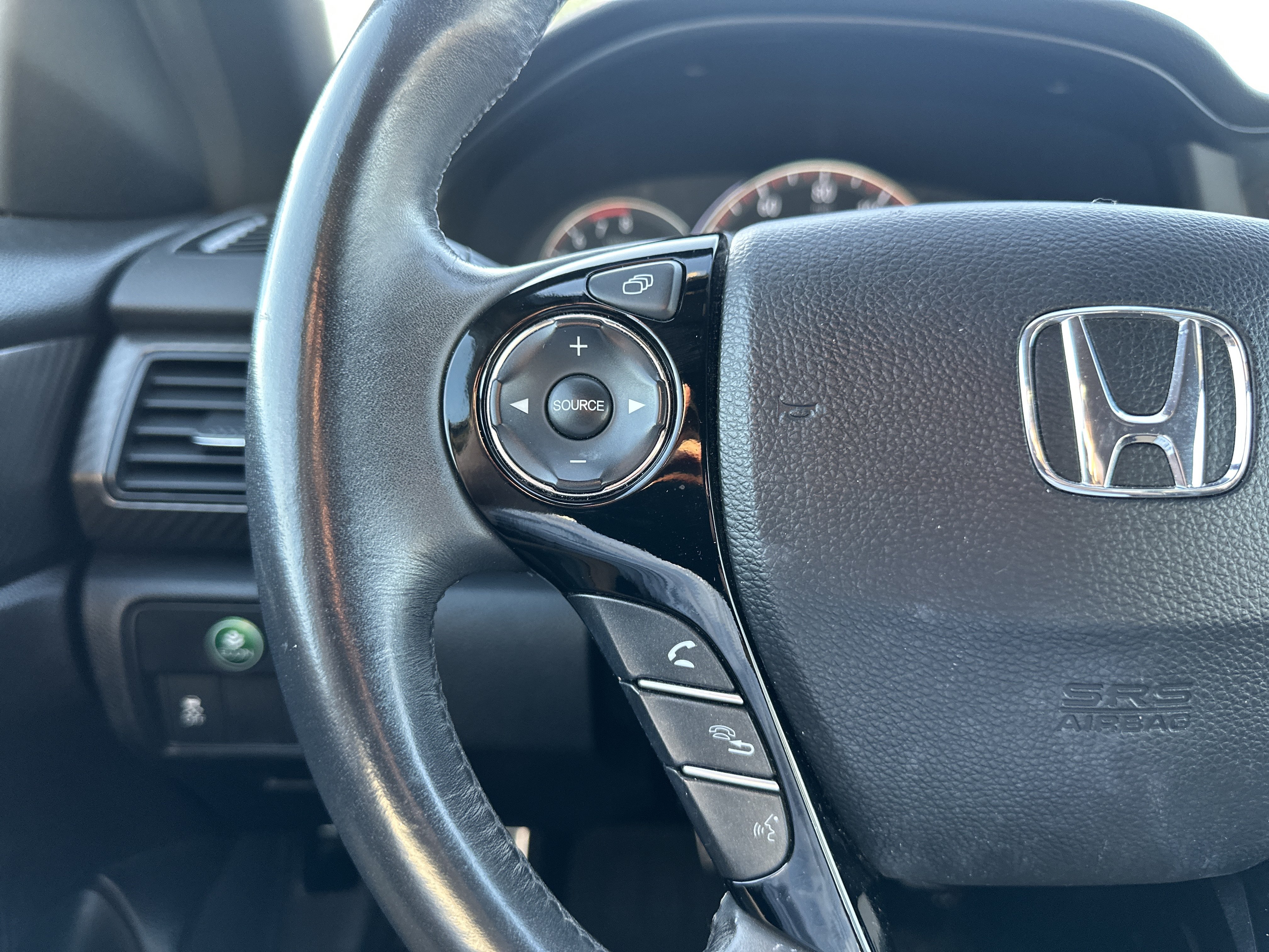 Used 2017 Honda Accord Sport image 19