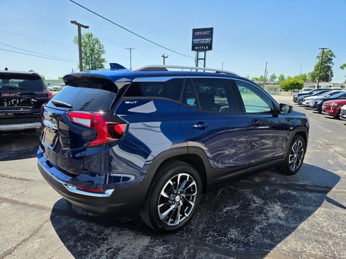 Used 2023 GMC Terrain SLT w/ Tech Package FWD image 4