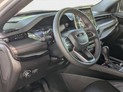 Used 2024 Jeep Compass Trailhawk image 10