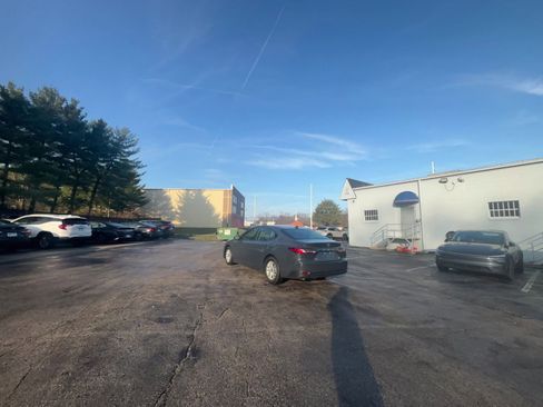 Used 2025 Toyota Camry LE image 16