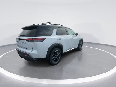 New 2026 Nissan Pathfinder Platinum image 8