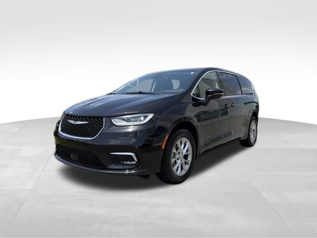 Used 2023 Chrysler Pacifica Touring-L AWD/4WD image 4