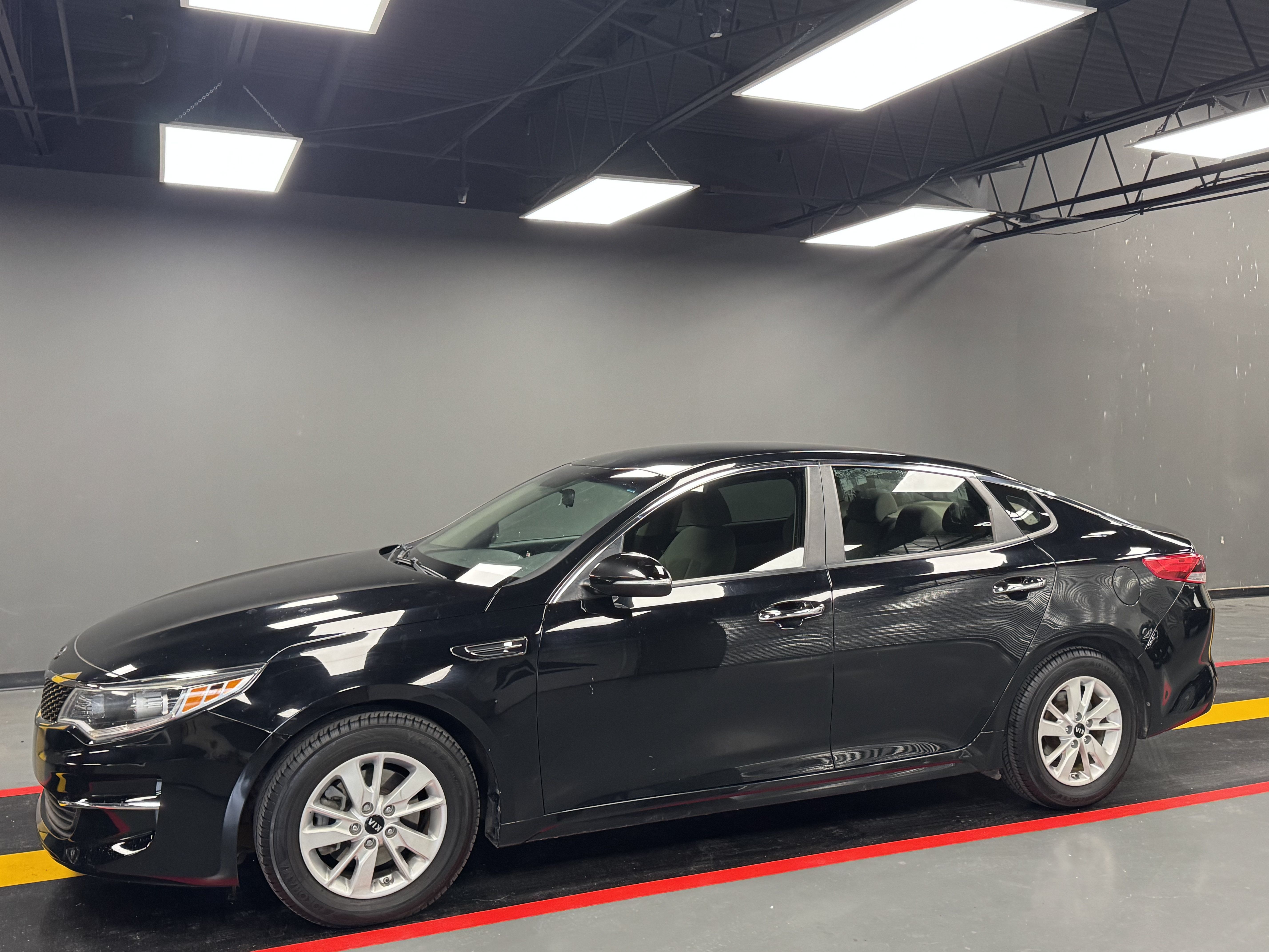 Used 2016 Kia Optima LX FWD image 2