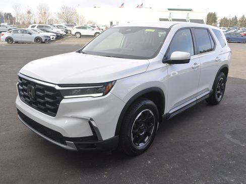 Certified 2025 Honda Pilot EX-L image 3