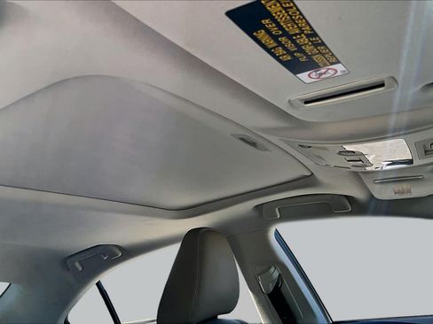 Used 2018 Lexus IS 300 w/ Comfort Package RWD image 12