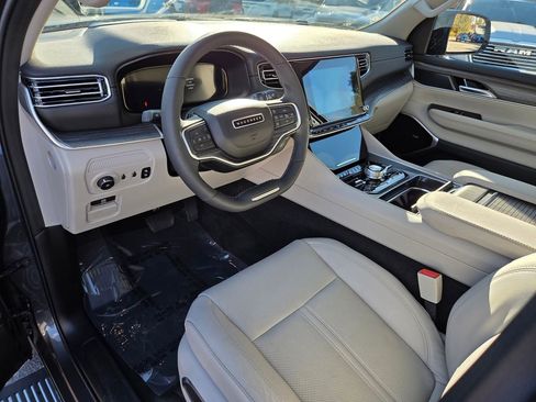 Used 2024 Jeep Wagoneer L Series III w/ Premium Group I image 11