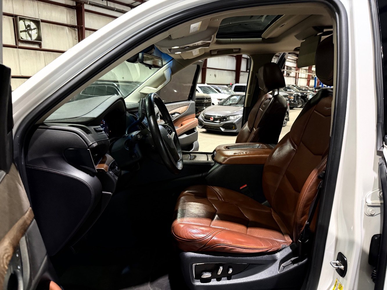 Used 2017 Cadillac Escalade Premium Luxury RWD image 13