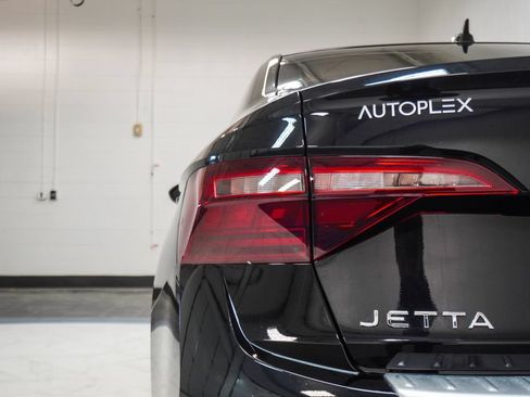 Used 2024 Volkswagen Jetta SE FWD image 32