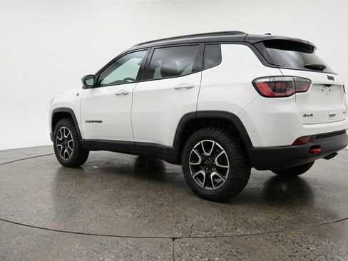 Used 2025 Jeep Compass Trailhawk AWD/4WD image 6