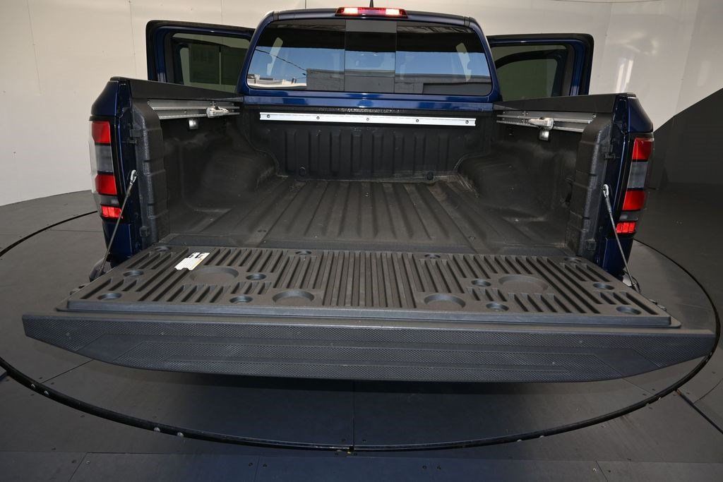 Used 2023 Nissan Frontier SV w/ SV Premium Package AWD/4WD image 9