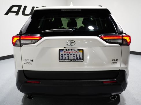 Used 2019 Toyota RAV4 XLE image 9