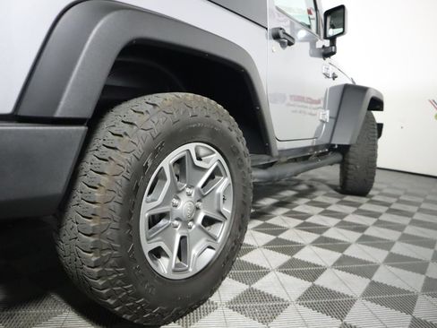 Used 2015 Jeep Wrangler Rubicon w/ Connectivity Group AWD/4WD image 8