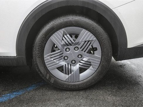 Certified 2025 Kia K4 LX image 12