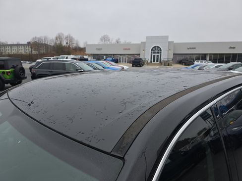 Used 2021 Chevrolet Traverse LS image 12