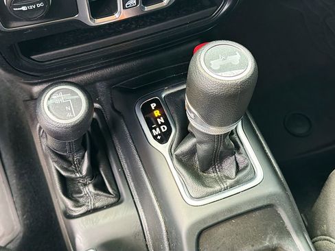 Used 2022 Jeep Wrangler Unlimited Sport AWD/4WD image 25