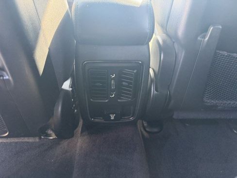 Used 2019 Jeep Grand Cherokee Laredo AWD/4WD image 30